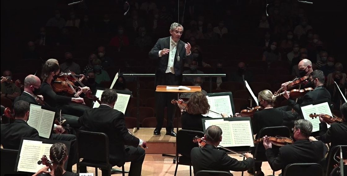 미국 댈러스 심포니 오케스트라는 특전 티켓으로 NFT를 경매에 부쳤는데 항공권, 숙박, 오케스트라 단원과 저녁식사 등이 포함됐다.